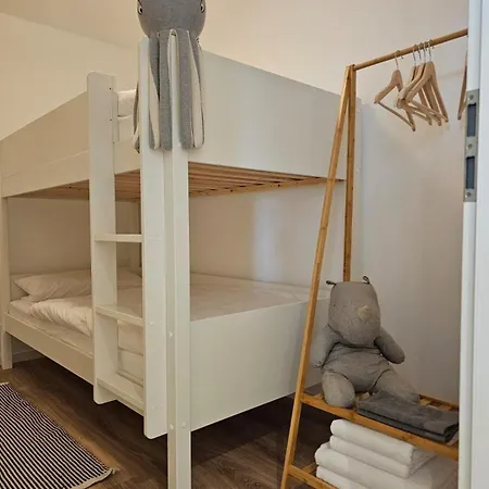 Lejlighed In Der Natur, 1-6 Personen, 3 Schlafzimmer, Spielplatz *